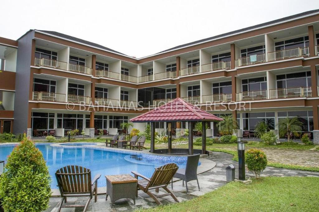 Bahamas Hotel & Resort Tanjung Pandan Eksteriør billede