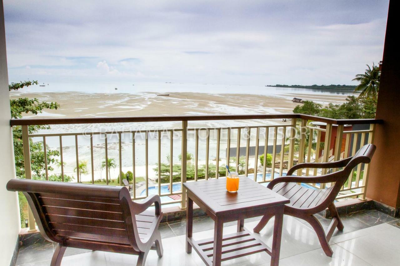 Bahamas Hotel & Resort Tanjung Pandan Eksteriør billede