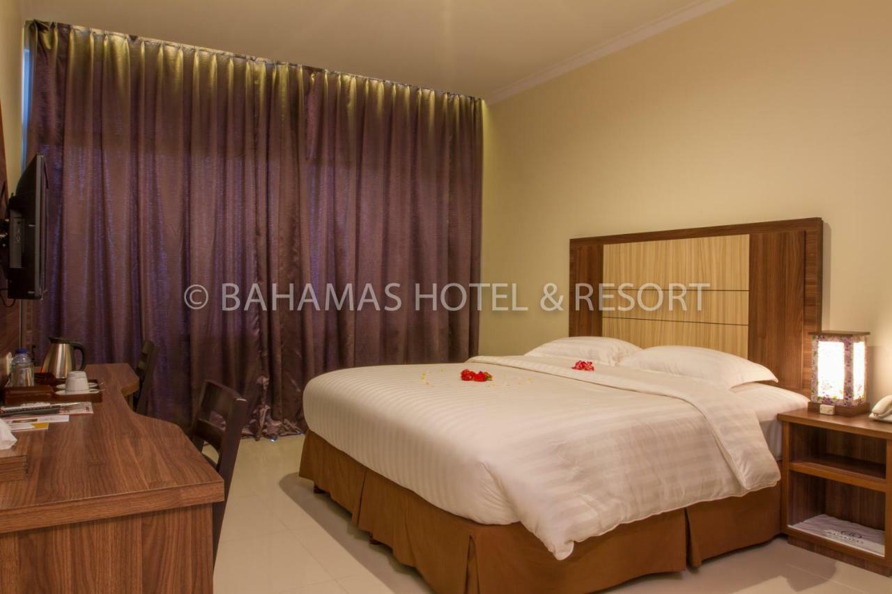 Bahamas Hotel & Resort Tanjung Pandan Eksteriør billede