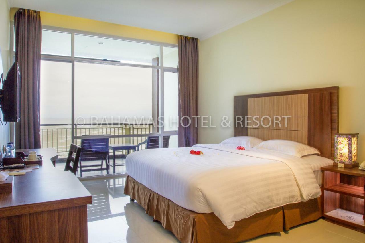 Bahamas Hotel & Resort Tanjung Pandan Eksteriør billede