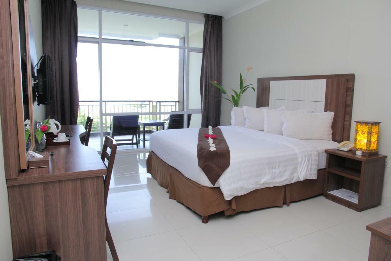 Bahamas Hotel & Resort Tanjung Pandan Eksteriør billede