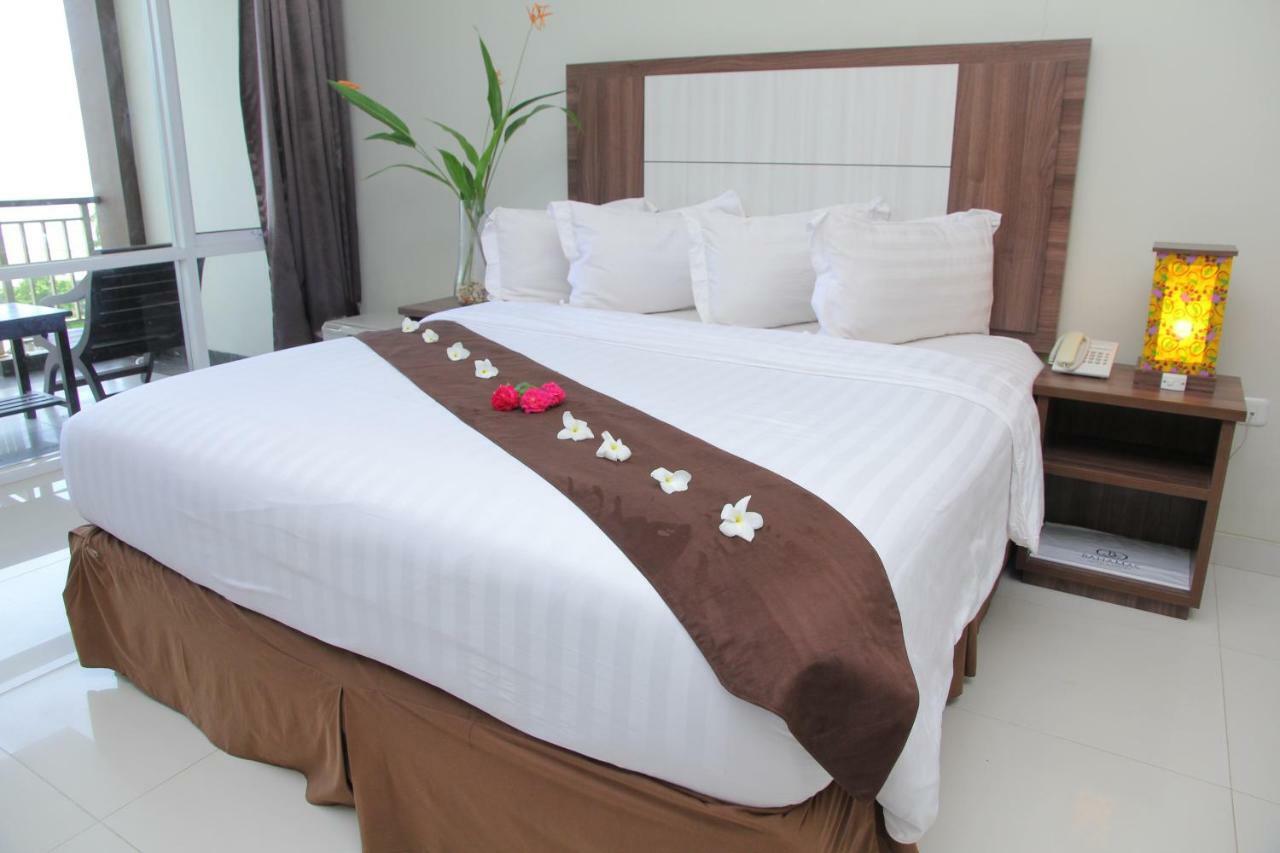 Bahamas Hotel & Resort Tanjung Pandan Eksteriør billede