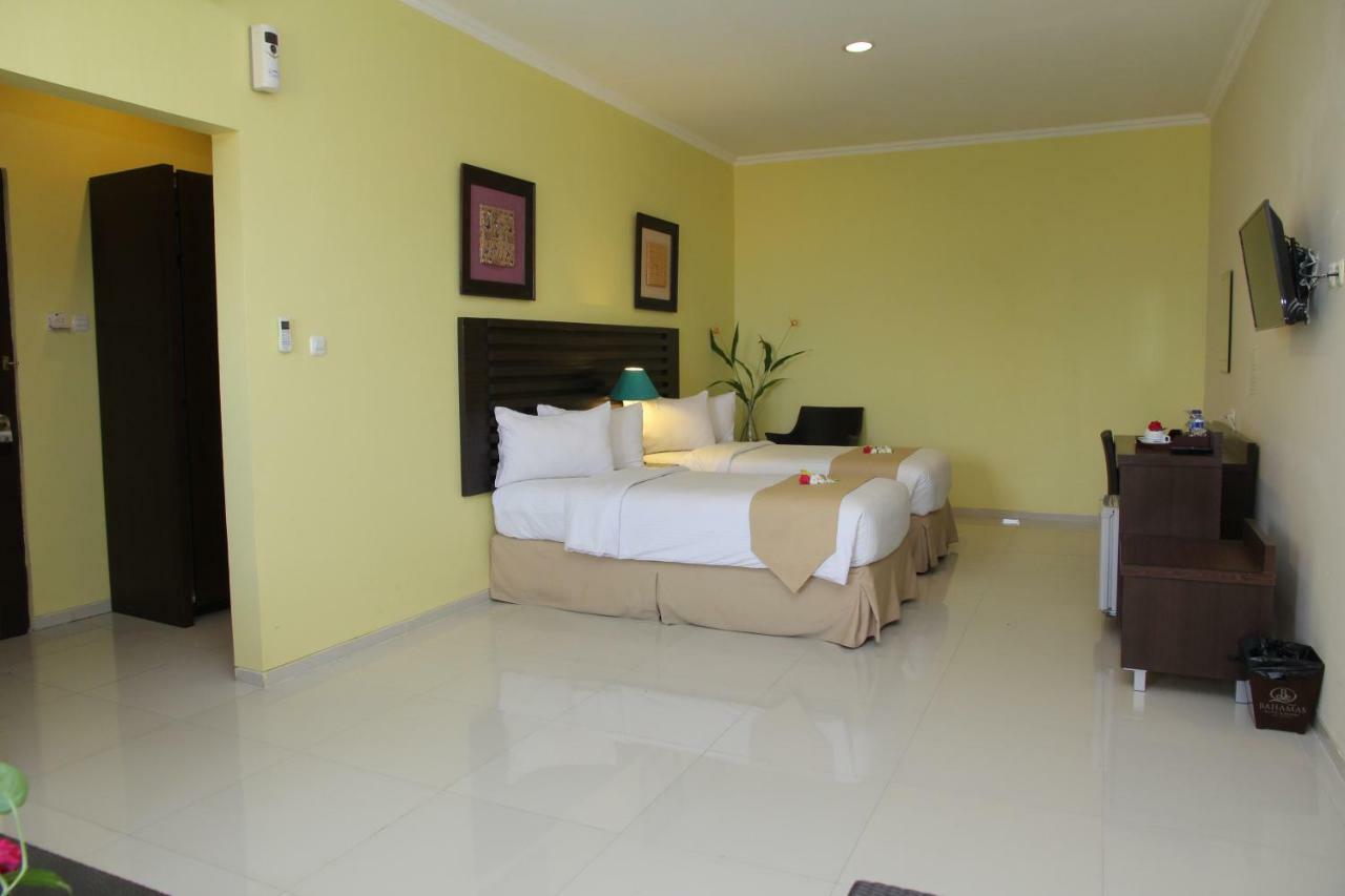 Bahamas Hotel & Resort Tanjung Pandan Eksteriør billede
