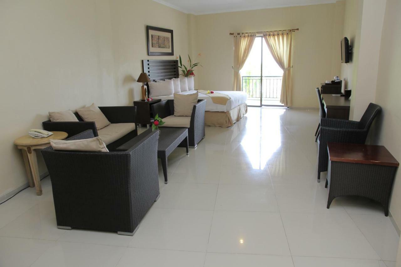 Bahamas Hotel & Resort Tanjung Pandan Eksteriør billede