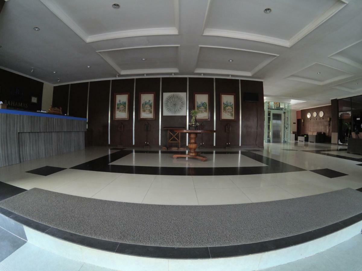 Bahamas Hotel & Resort Tanjung Pandan Eksteriør billede