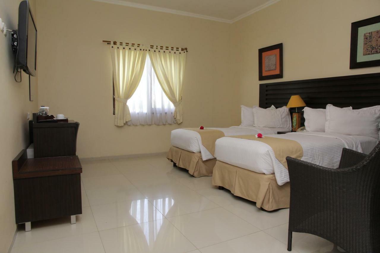 Bahamas Hotel & Resort Tanjung Pandan Eksteriør billede